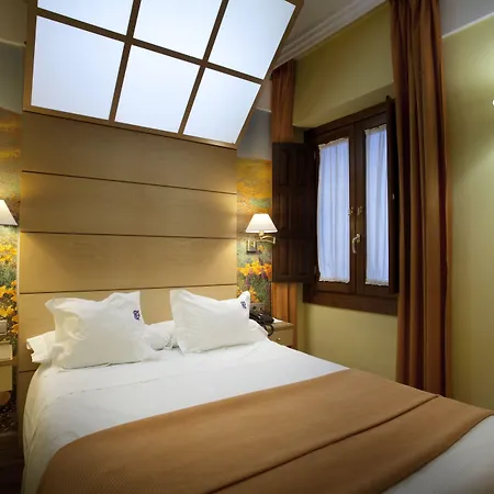 格兰大道44号套房酒店 酒店 4*