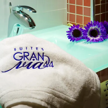 格兰大道44号套房酒店