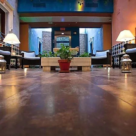 Hotel Gran Via 44