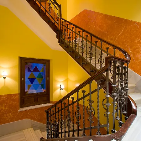 Hotel Gran Via 44